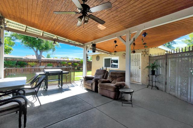 907 S Rogers Lane, Fresno, CA 93727