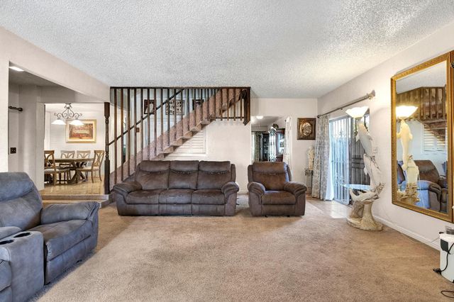 907 S Rogers Lane, Fresno, CA 93727
