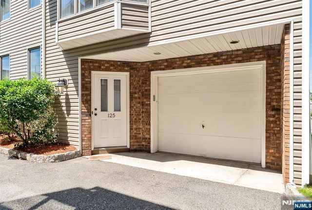 125 Roosevelt Place, Palisades Park, NJ 07650