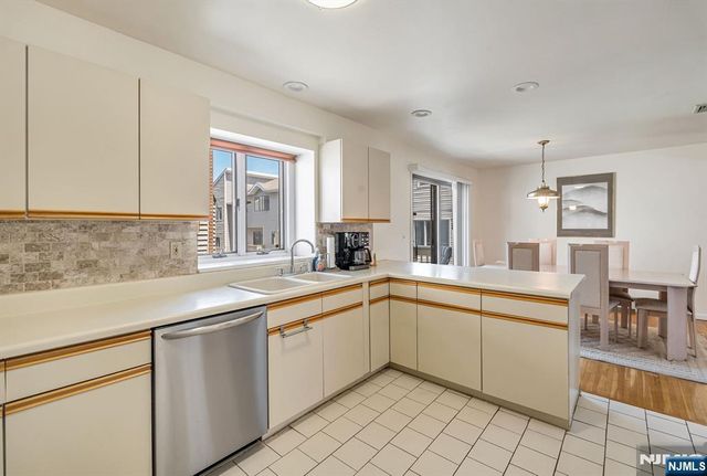 125 Roosevelt Place, Palisades Park, NJ 07650