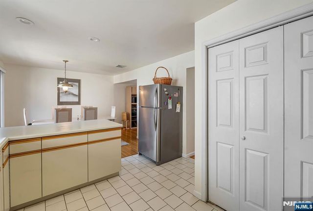 125 Roosevelt Place, Palisades Park, NJ 07650