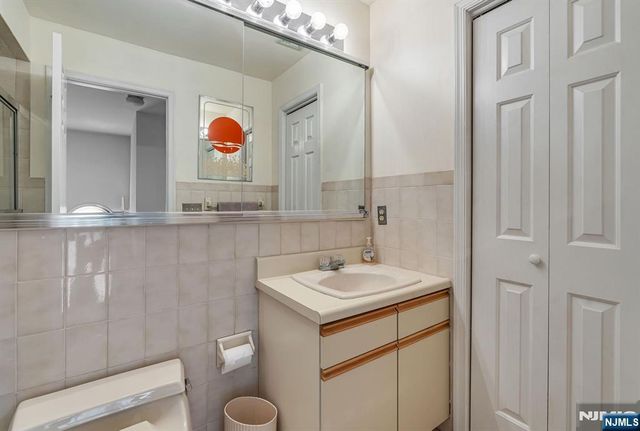 125 Roosevelt Place, Palisades Park, NJ 07650