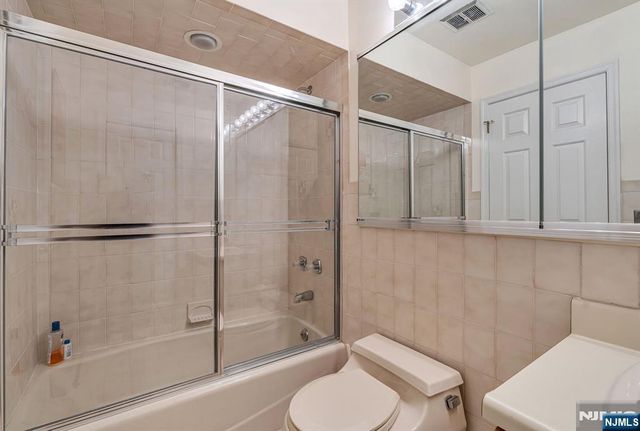 125 Roosevelt Place, Palisades Park, NJ 07650