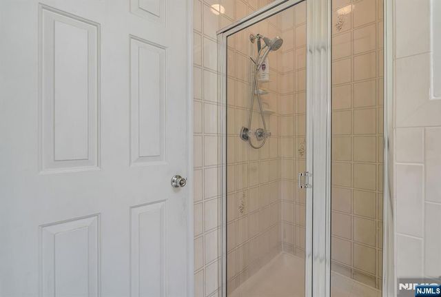 125 Roosevelt Place, Palisades Park, NJ 07650