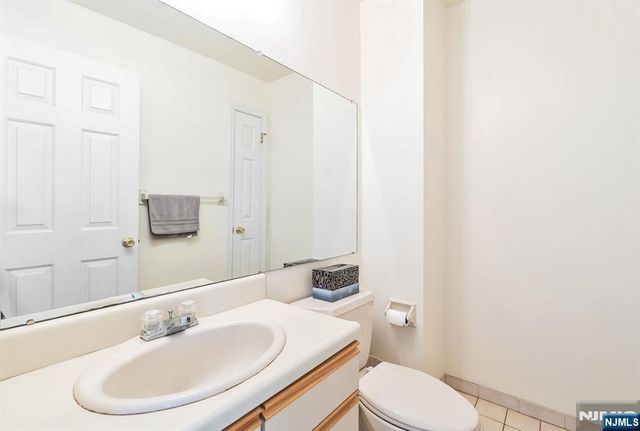 125 Roosevelt Place, Palisades Park, NJ 07650