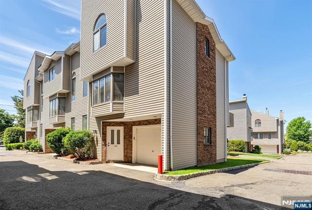 125 Roosevelt Place, Palisades Park, NJ 07650