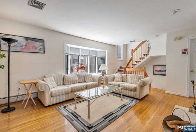 125 Roosevelt Place, Palisades Park, NJ 07650