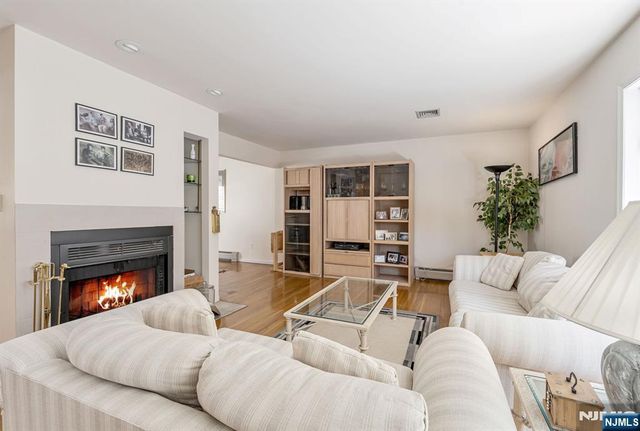 125 Roosevelt Place, Palisades Park, NJ 07650
