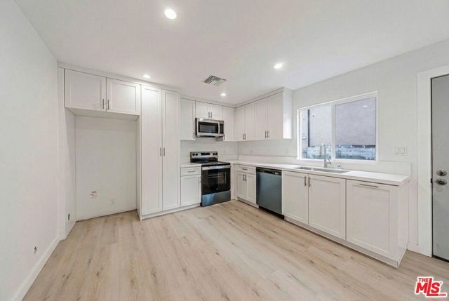 5903 Bonsallo Avenue, Los Angeles, CA 90044