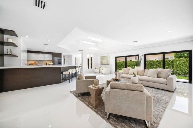 1648 Breakers West Boulevard, West Palm Beach, FL 33411