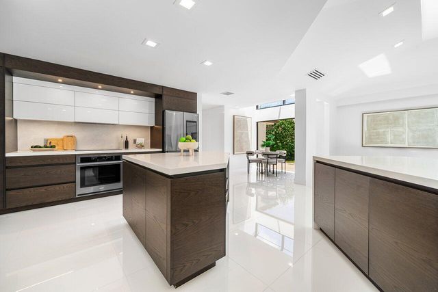 1648 Breakers West Boulevard, West Palm Beach, FL 33411