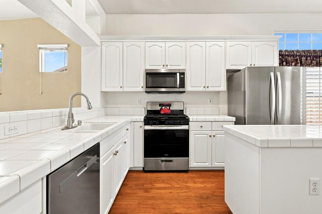 1738 Matterhorn St, Manteca, CA 95337