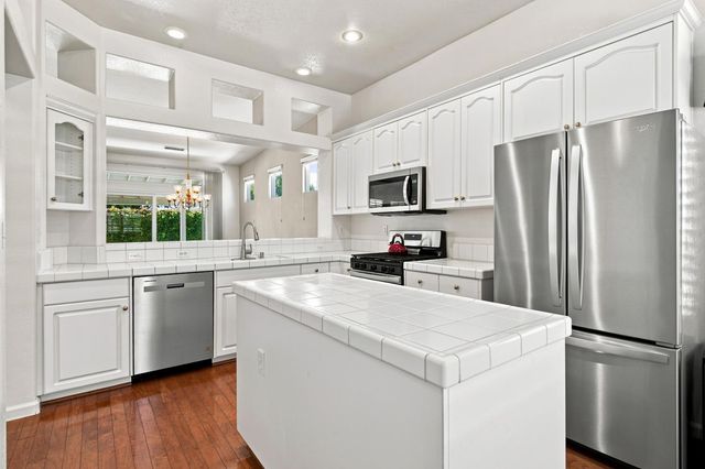 1738 Matterhorn St, Manteca, CA 95337