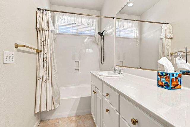 1738 Matterhorn St, Manteca, CA 95337