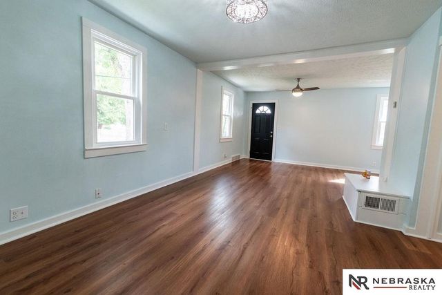 4240 Nebraska Avenue, Omaha, NE 68111