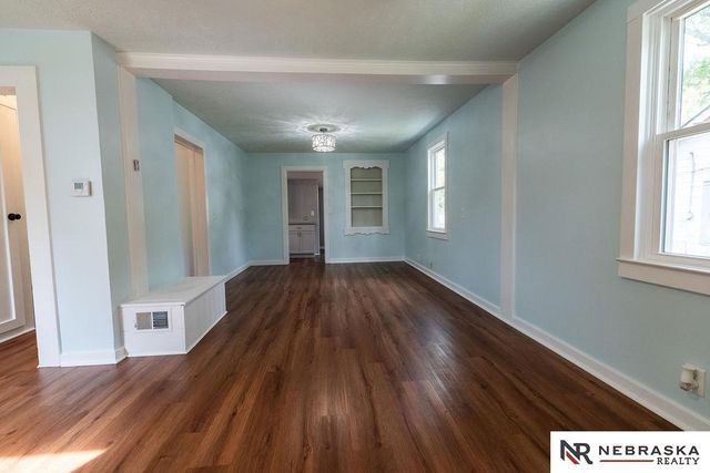 4240 Nebraska Avenue, Omaha, NE 68111