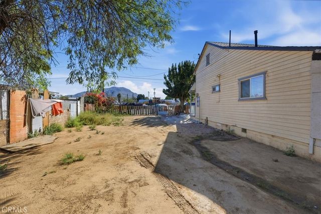 245 Commercial Avenue, Riverside, CA 92507