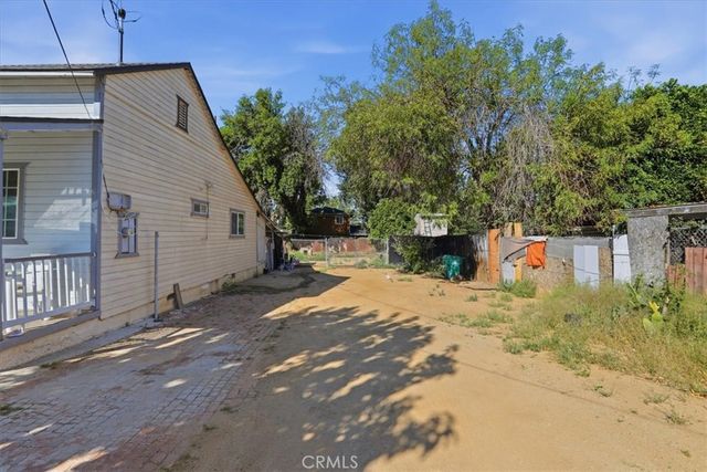 245 Commercial Avenue, Riverside, CA 92507
