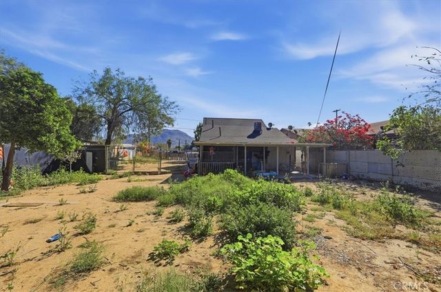 245 Commercial Avenue, Riverside, CA 92507