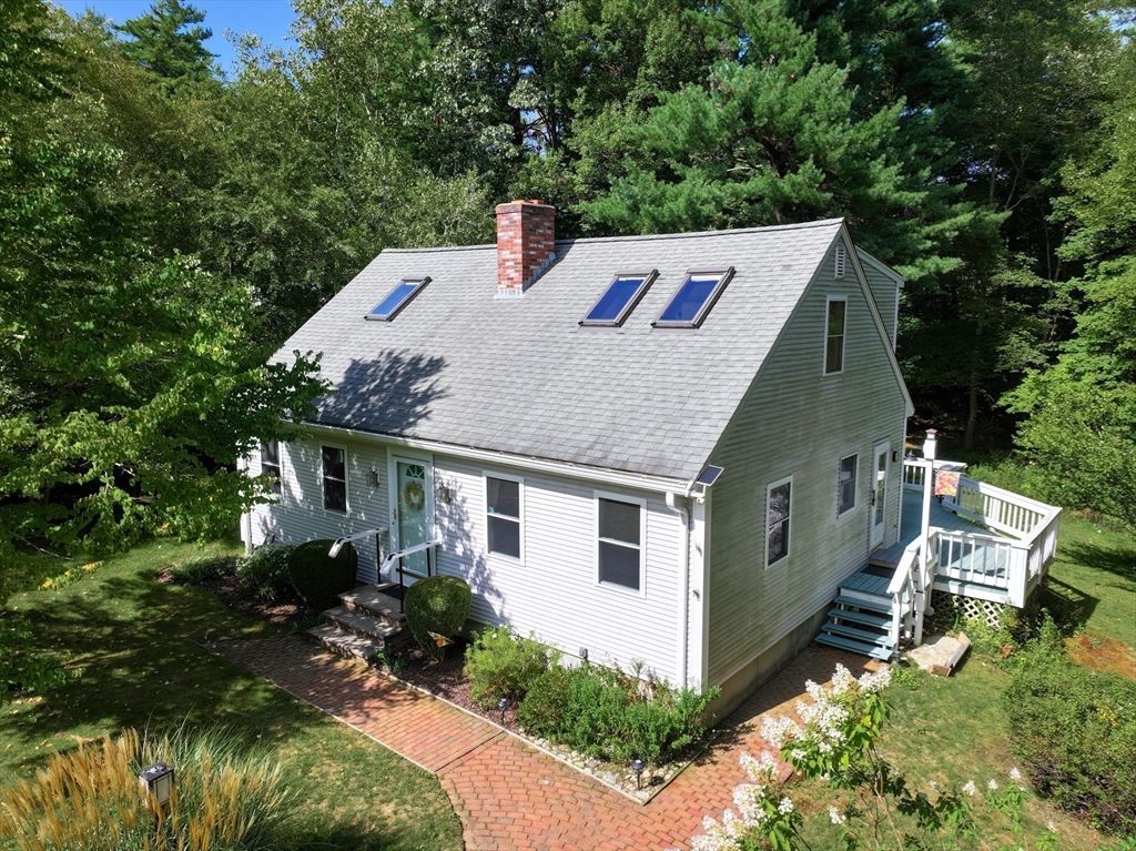 15 Leonard Ave, Freetown, MA 02702