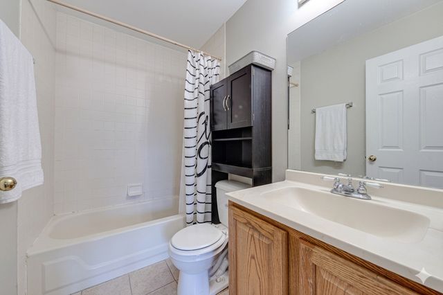 21W581 NORTH Avenue 5, Lombard, IL 60148