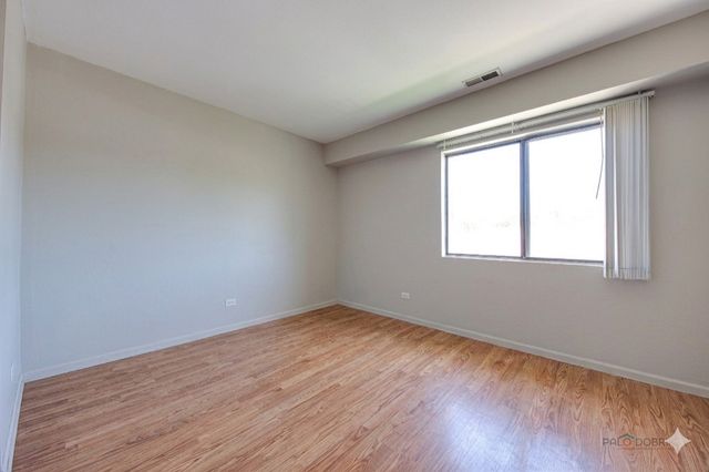 21W581 NORTH Avenue 5, Lombard, IL 60148