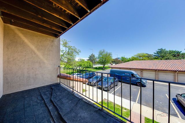 21W581 NORTH Avenue 5, Lombard, IL 60148
