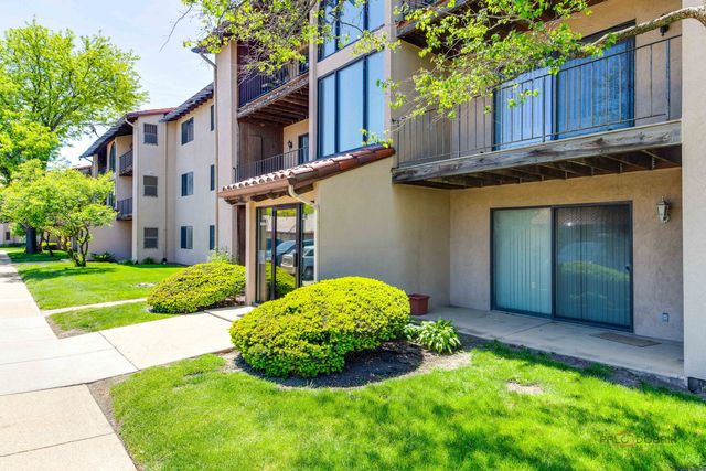 21W581 NORTH Avenue 5, Lombard, IL 60148