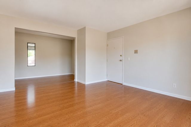 21W581 NORTH Avenue 5, Lombard, IL 60148