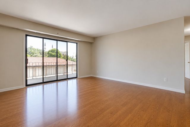 21W581 NORTH Avenue 5, Lombard, IL 60148