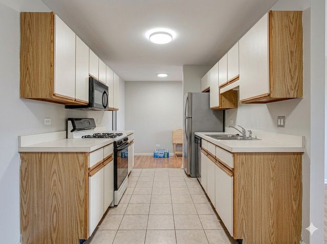 21W581 NORTH Avenue 5, Lombard, IL 60148