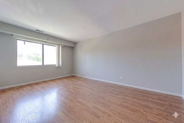 21W581 NORTH Avenue 5, Lombard, IL 60148