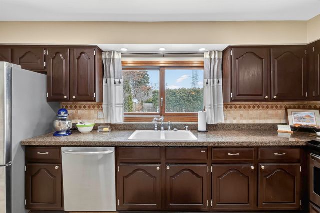 46922 Ben Franklin Drive, Shelby Twp, MI 48315