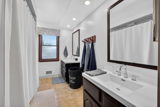 46922 Ben Franklin Drive, Shelby Twp, MI 48315