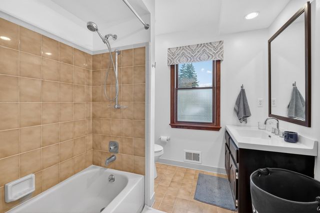 46922 Ben Franklin Drive, Shelby Twp, MI 48315