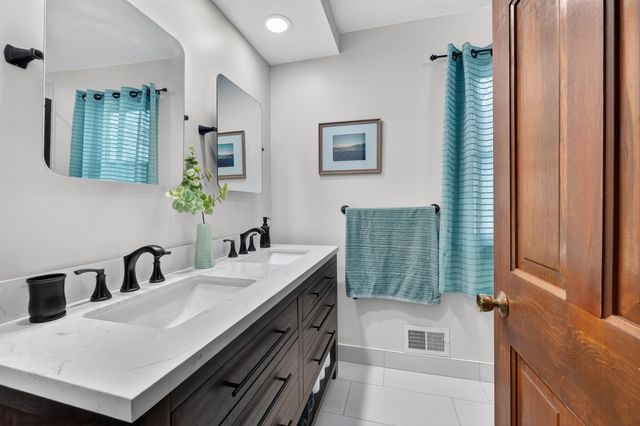 46922 Ben Franklin Drive, Shelby Twp, MI 48315