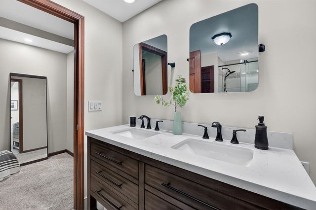 46922 Ben Franklin Drive, Shelby Twp, MI 48315