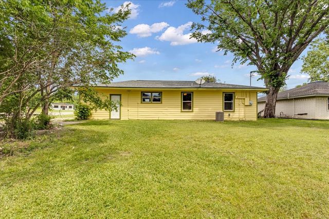 200 Victory Street, Bonham, TX 75418