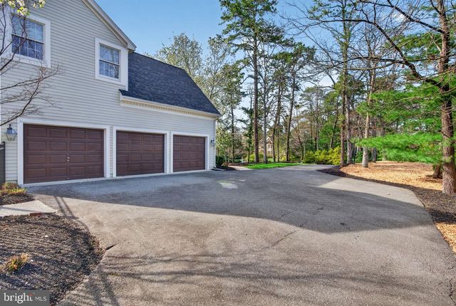 9 CLIFF SWALLOW DR, Medford, NJ 08055