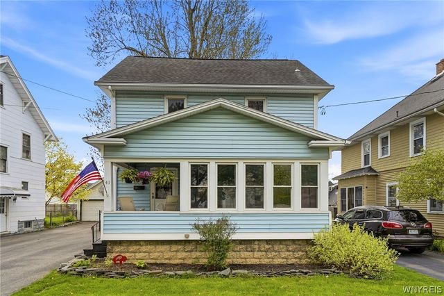 41 Woodlawn Avenue, Lancaster, NY 14086