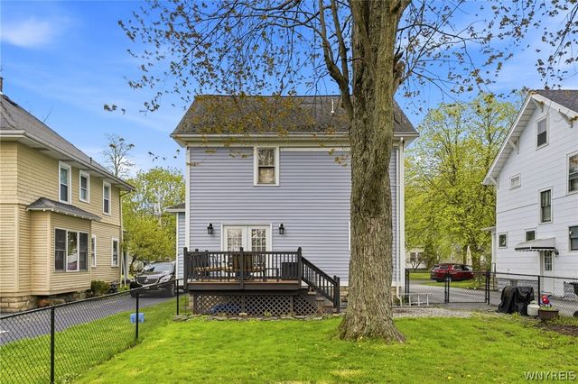 41 Woodlawn Avenue, Lancaster, NY 14086