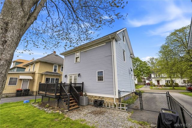 41 Woodlawn Avenue, Lancaster, NY 14086