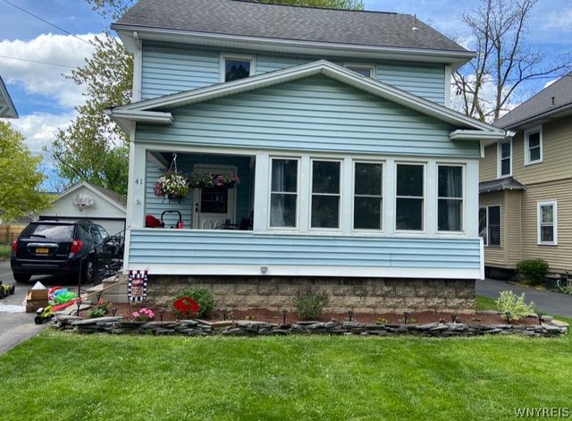 41 Woodlawn Avenue, Lancaster, NY 14086