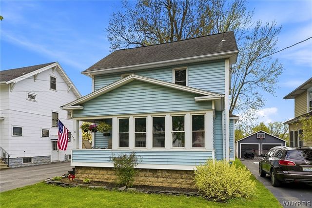 41 Woodlawn Avenue, Lancaster, NY 14086