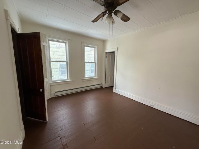 6 Blood Street, Amsterdam, NY 12010