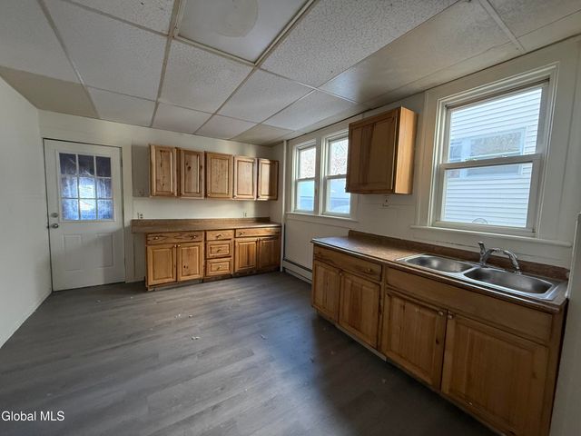 6 Blood Street, Amsterdam, NY 12010