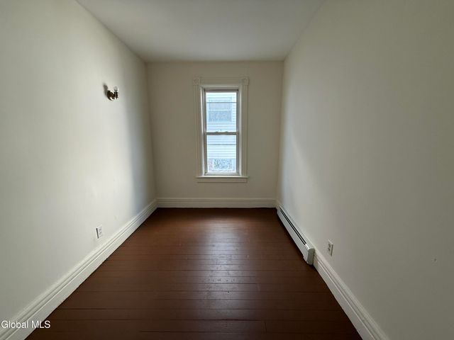 6 Blood Street, Amsterdam, NY 12010