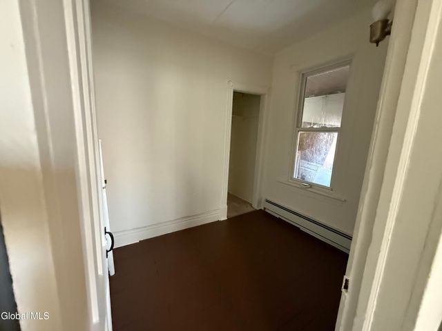 6 Blood Street, Amsterdam, NY 12010