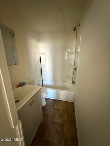 6 Blood Street, Amsterdam, NY 12010