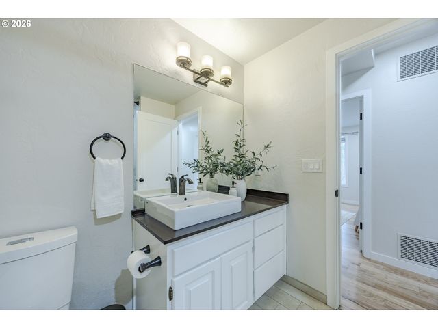 2315 W 28TH Ave, Eugene, OR 97405